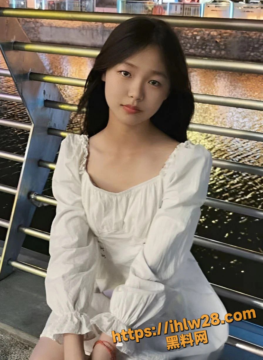 896X1225