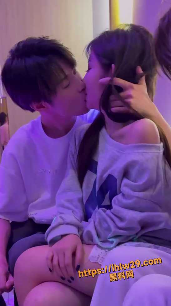 547X977