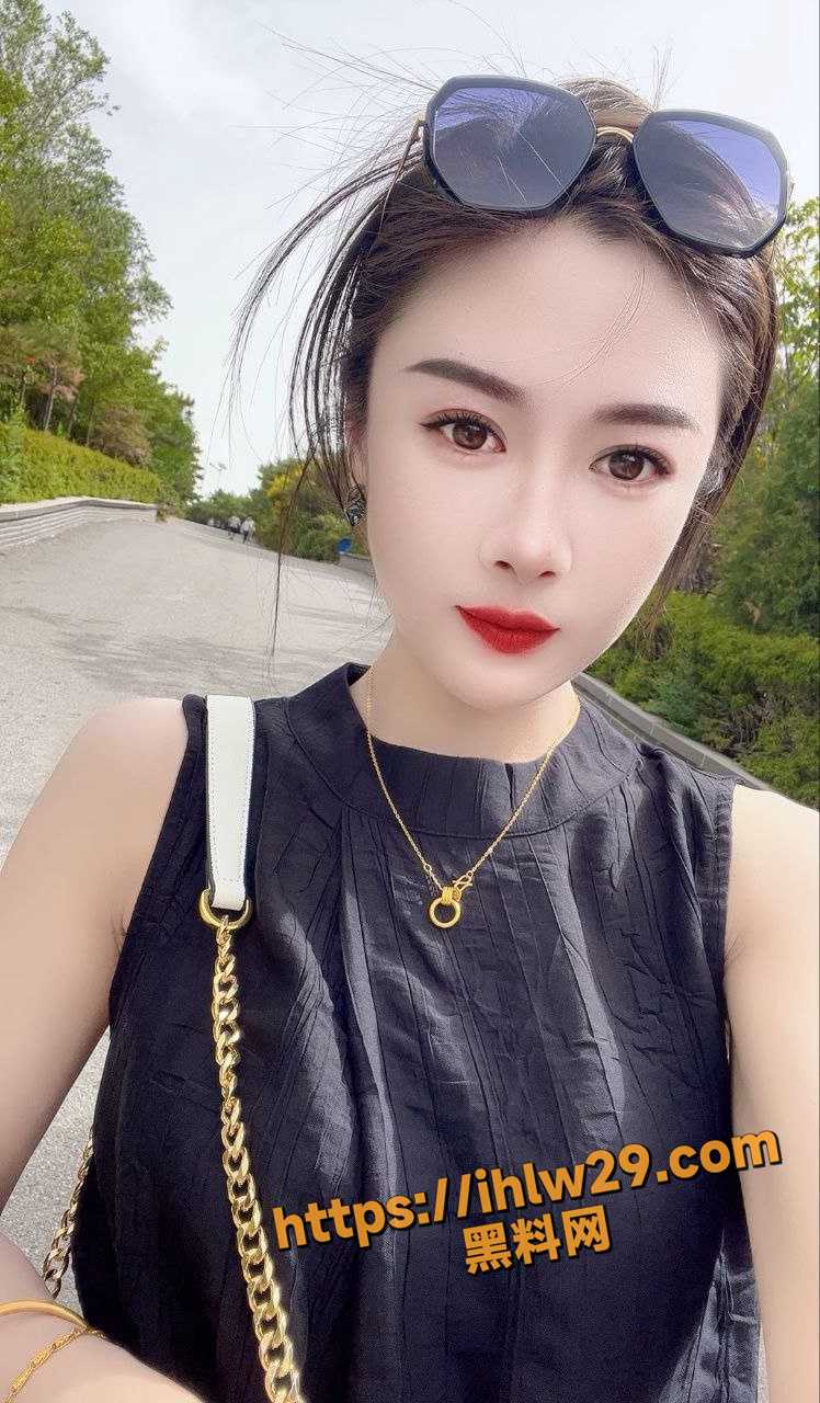 748X1280
