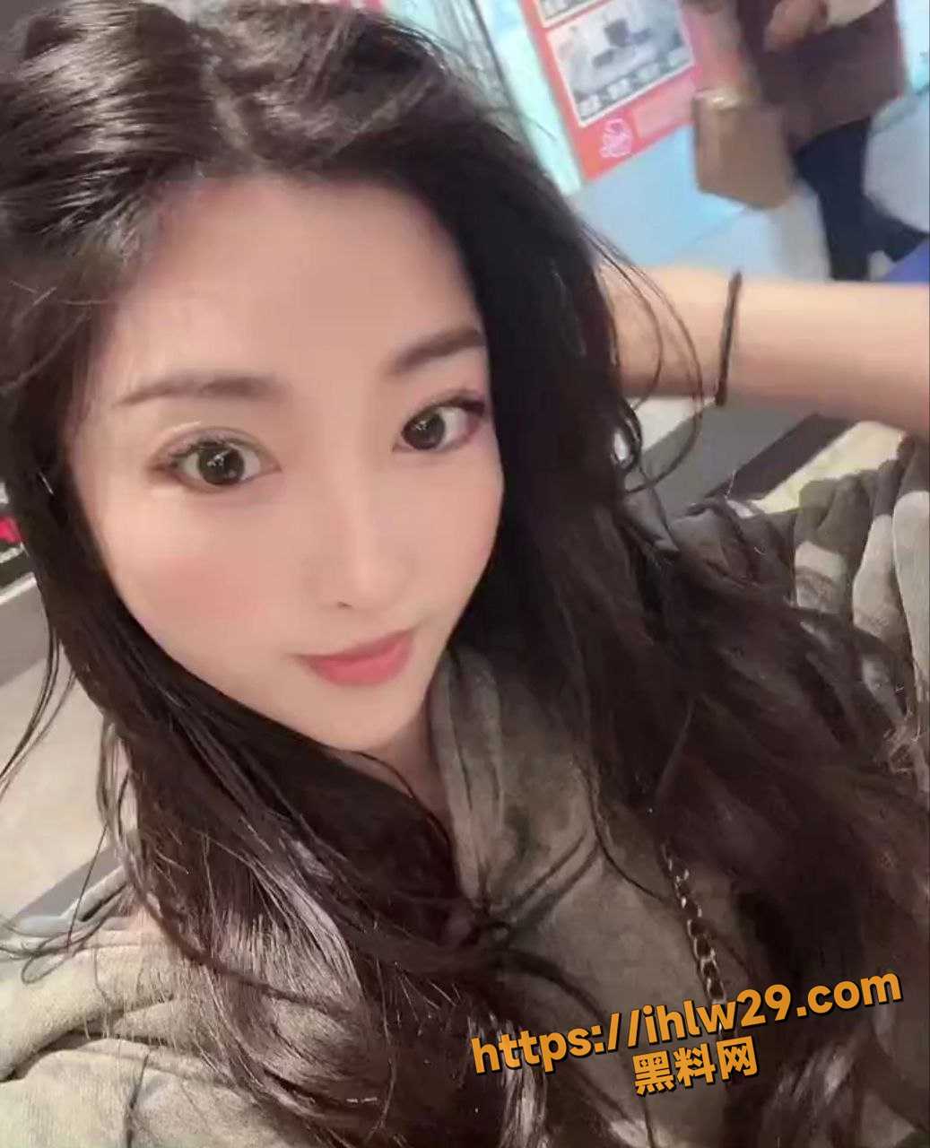 1037X1280