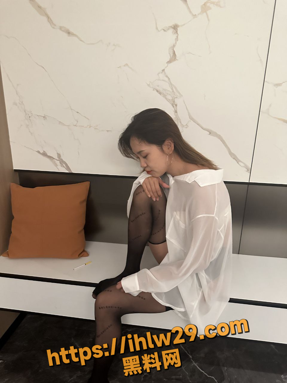 972X1280
