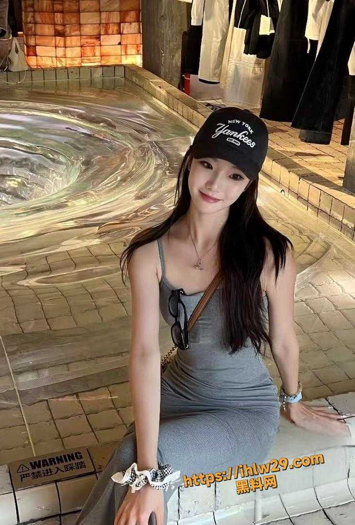 731X1079