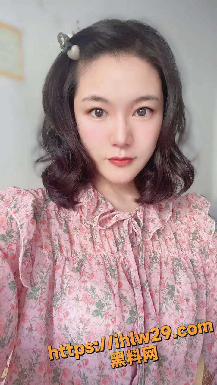 429X761