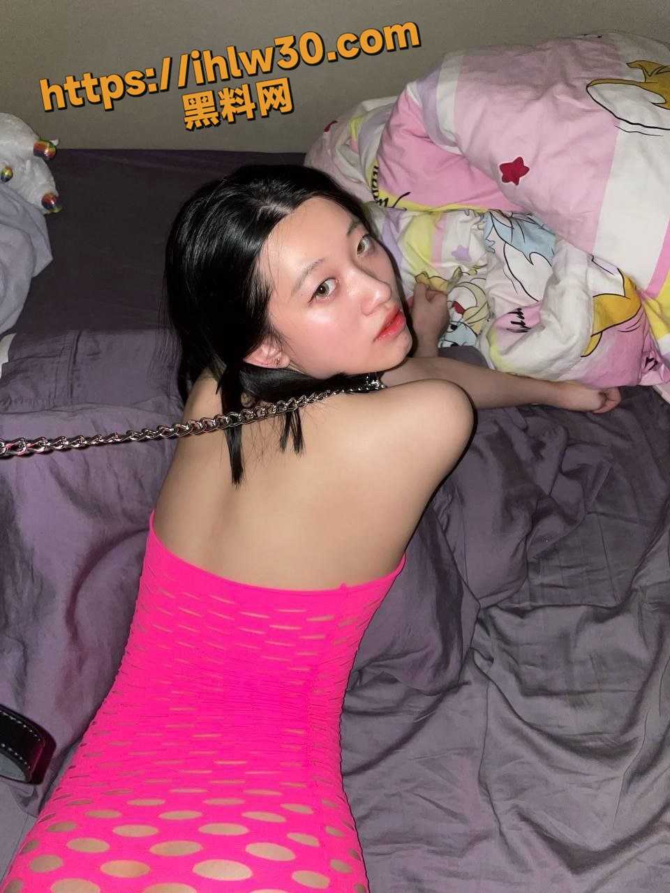 425X761