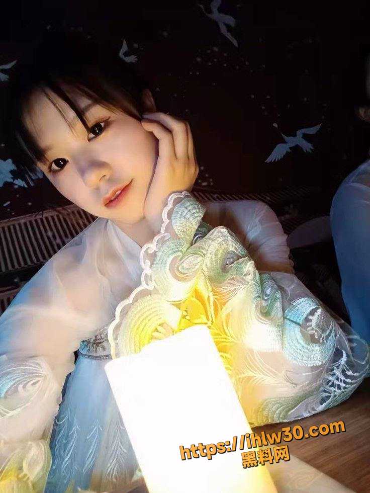 736X980