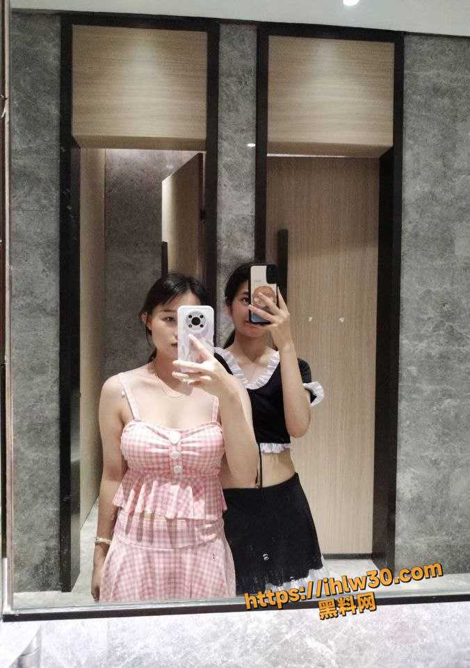 676X961