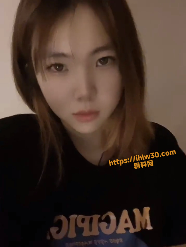 652X865