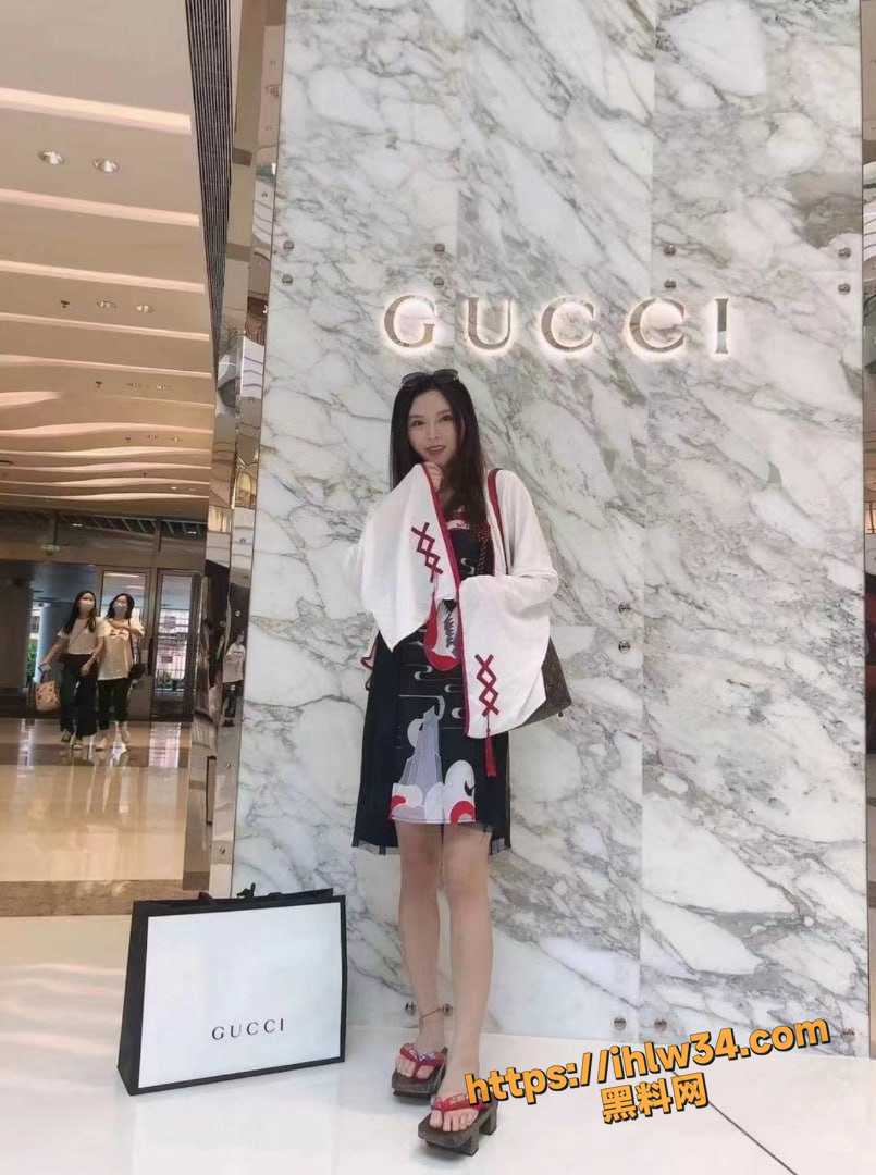 805X1080