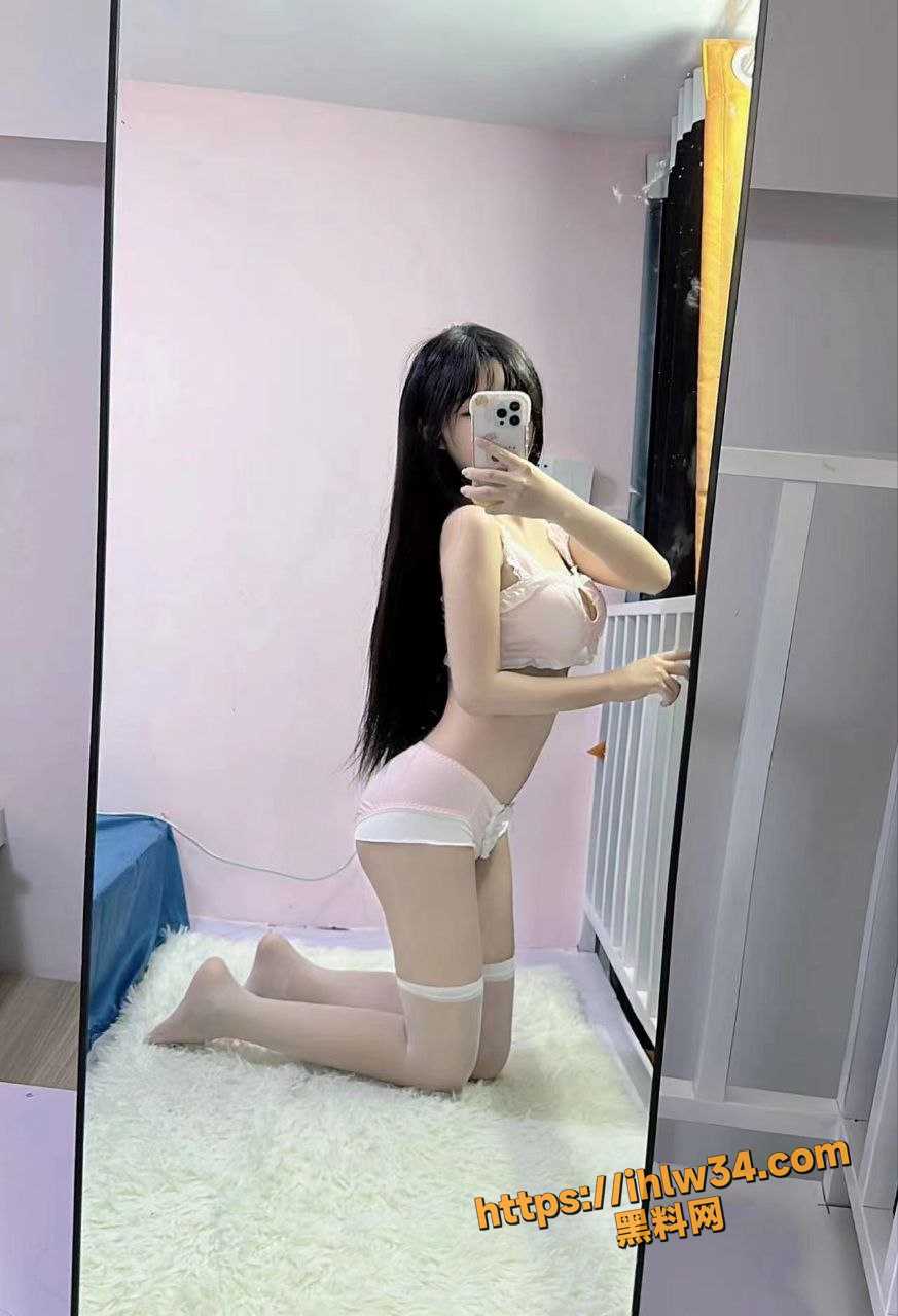 873X1280
