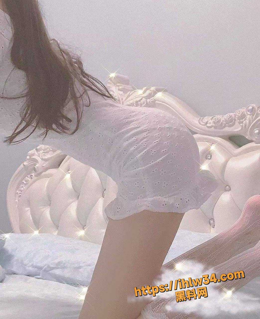 1043X1280