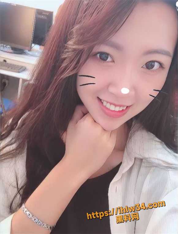 581X761