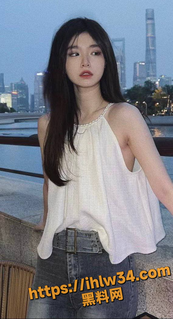 569X1049