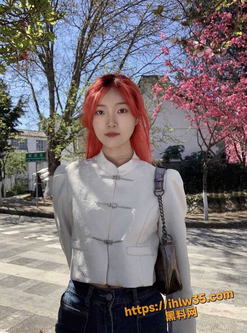 802X1079