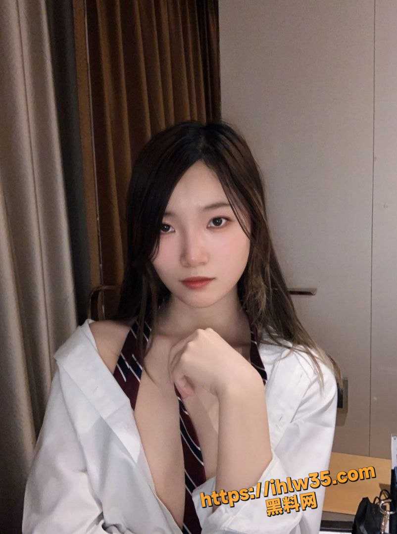 802X1079