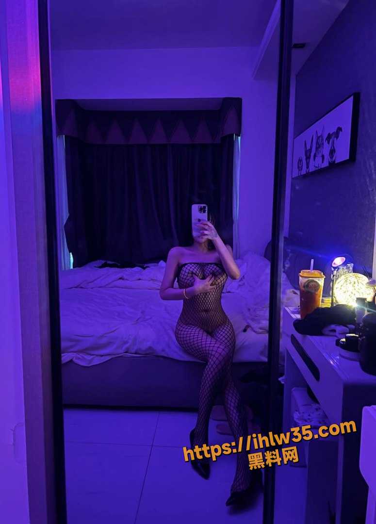 775X1080