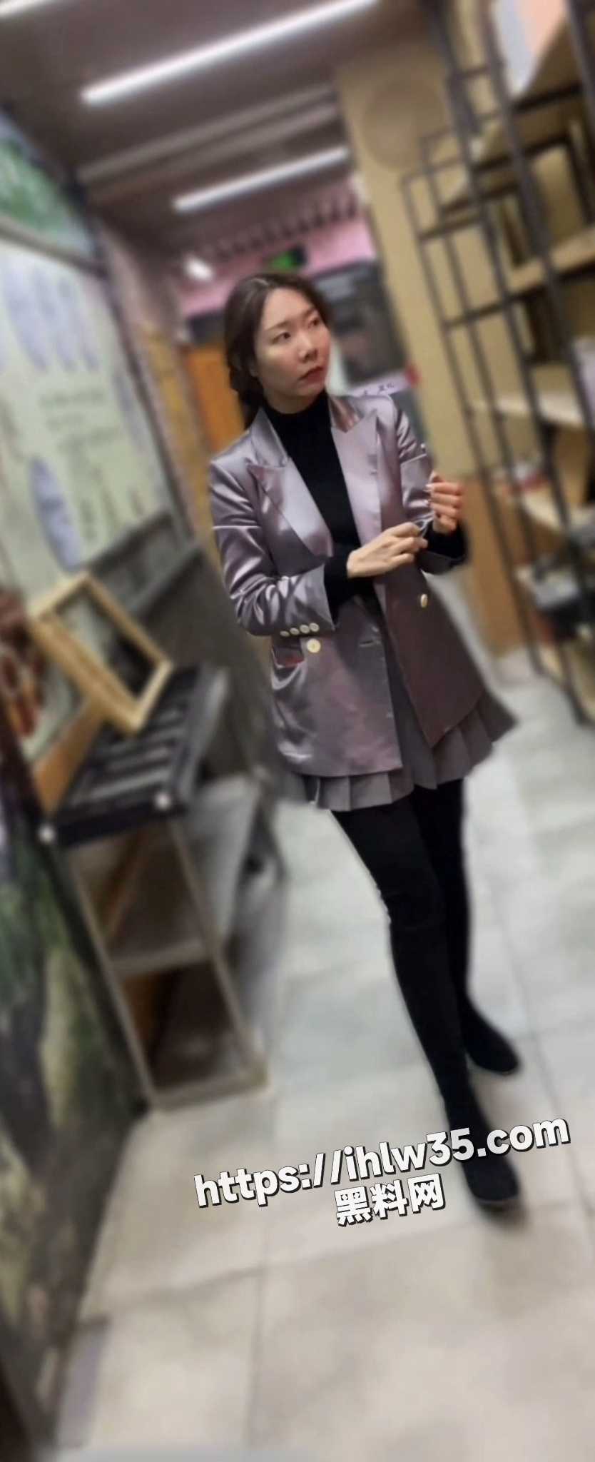 834X2048