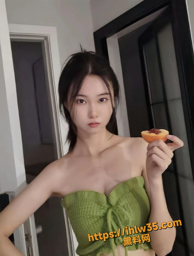 619X818