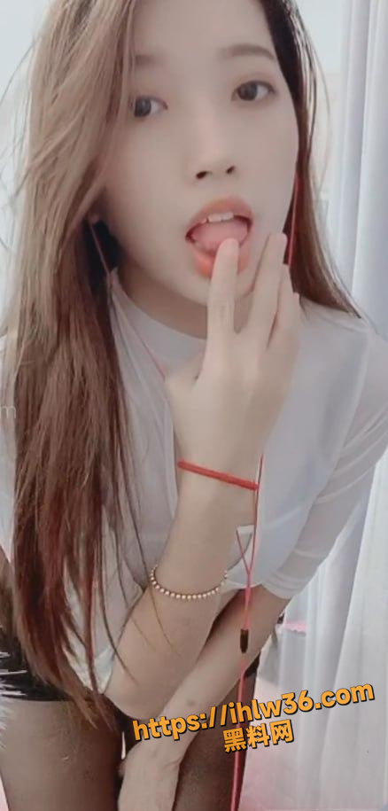 438X915