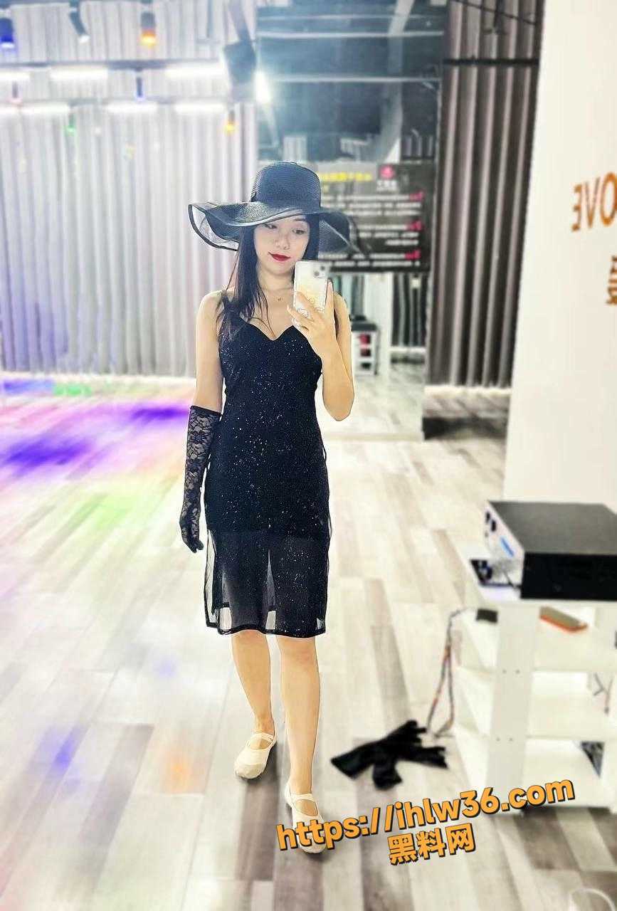 867X1280