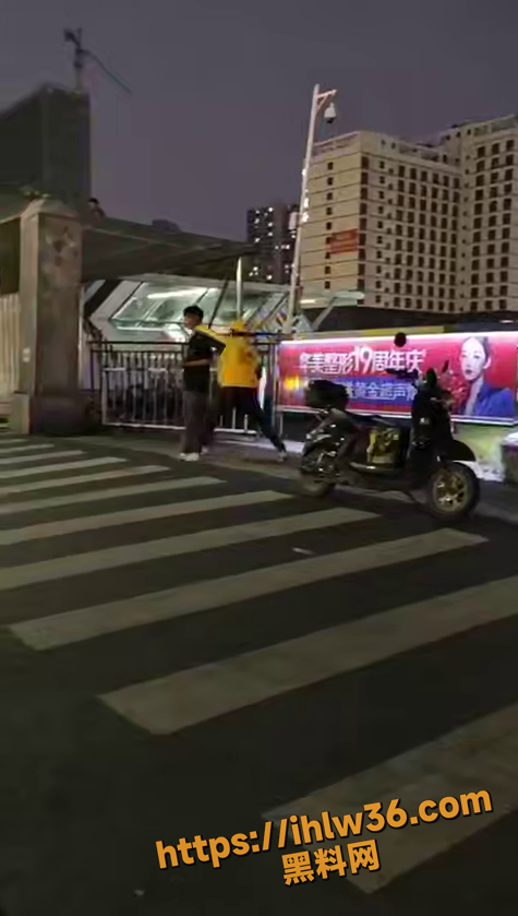 475X839