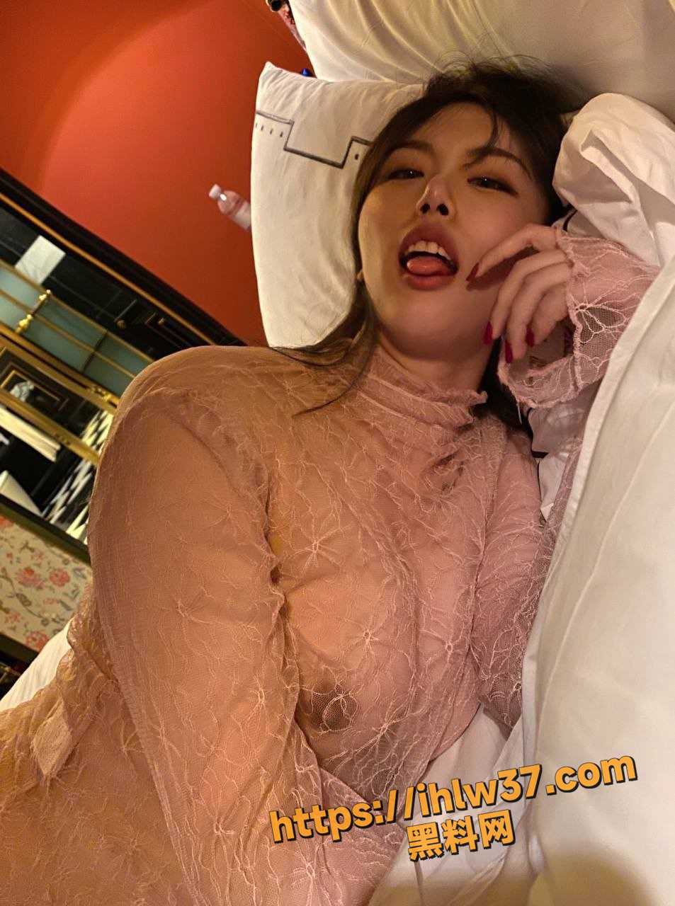 953X1280