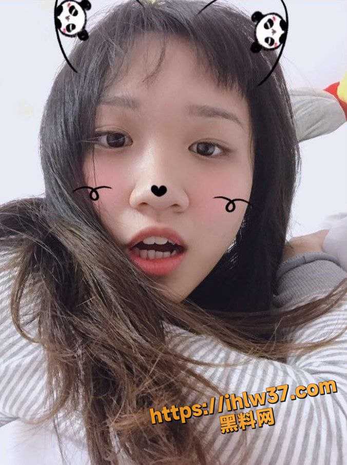 676X907