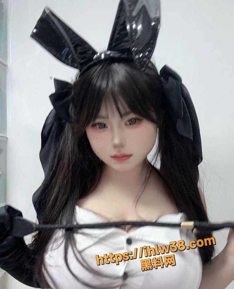 795X982