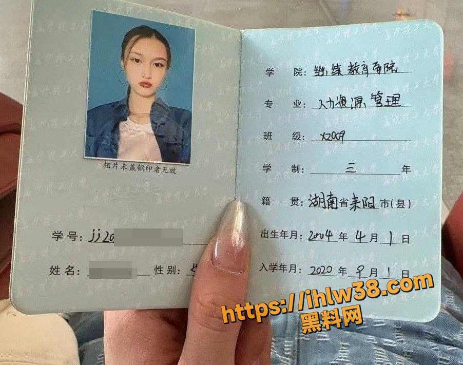 902X711