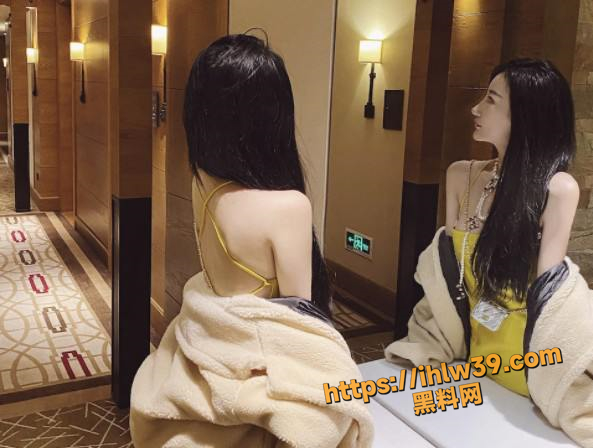 593X448
