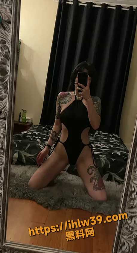 458X843