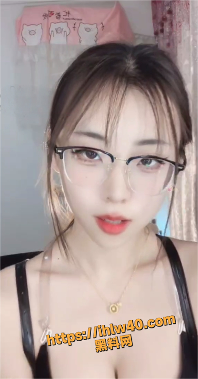 389X742