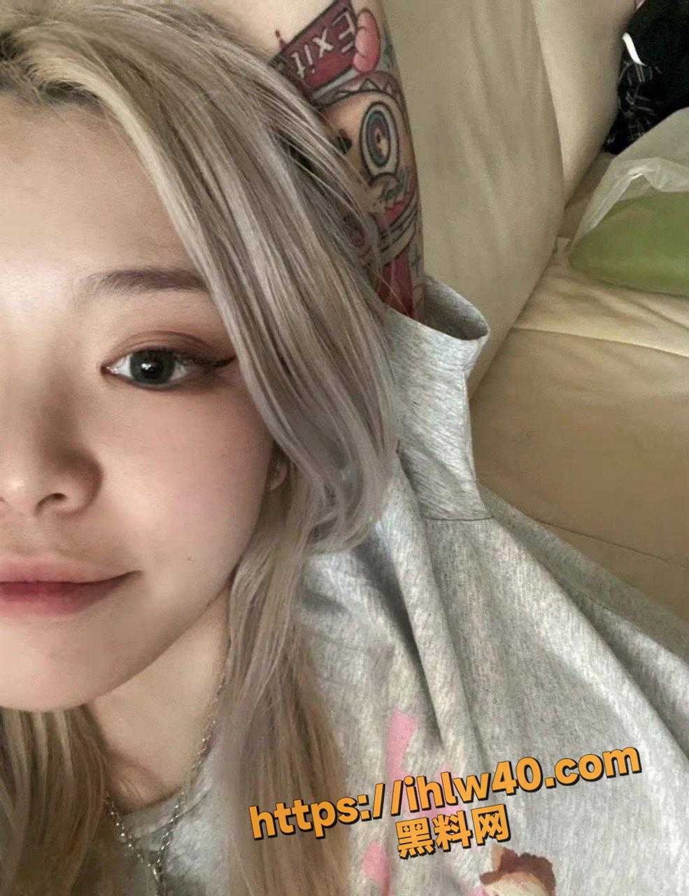 985X1280