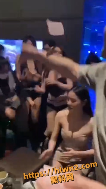 356X636