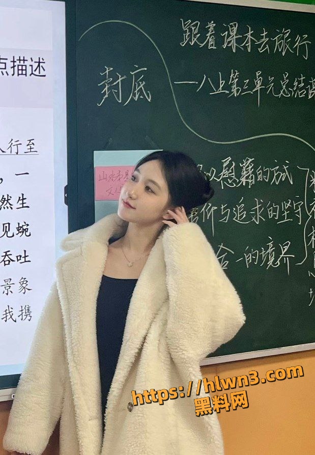 619X894