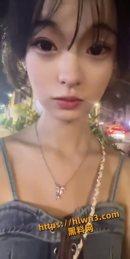 426X843
