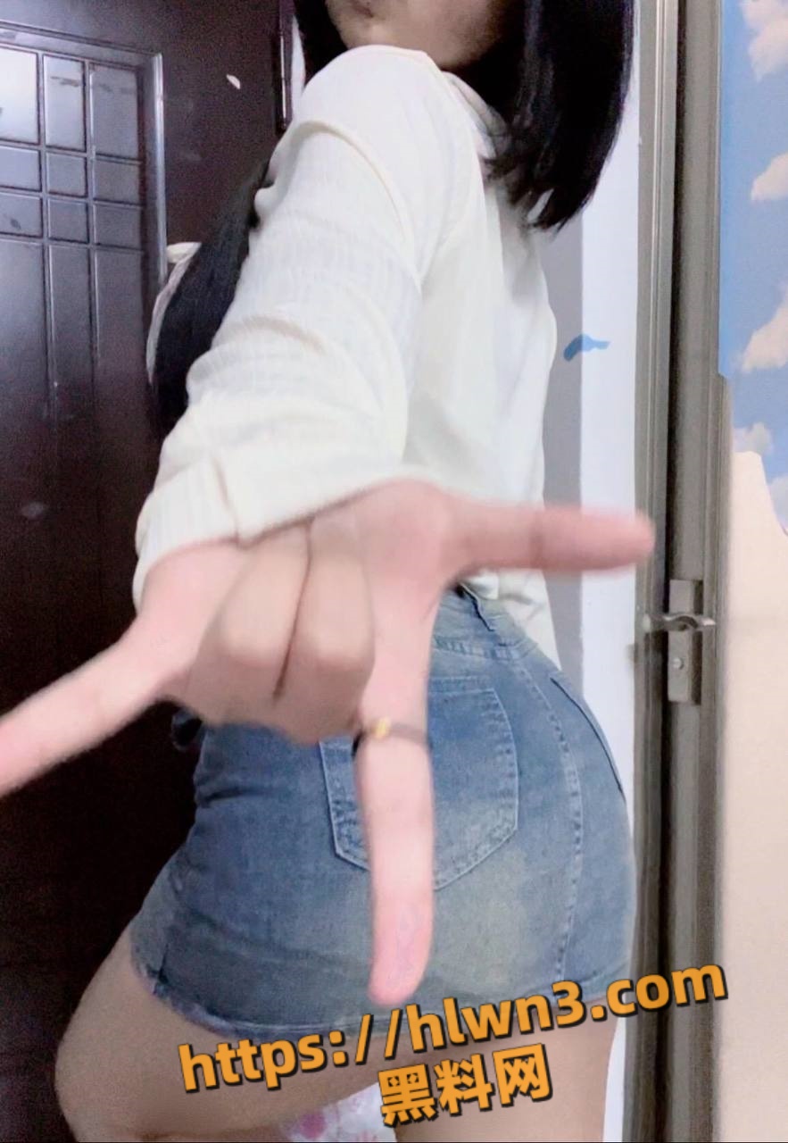 883X1280