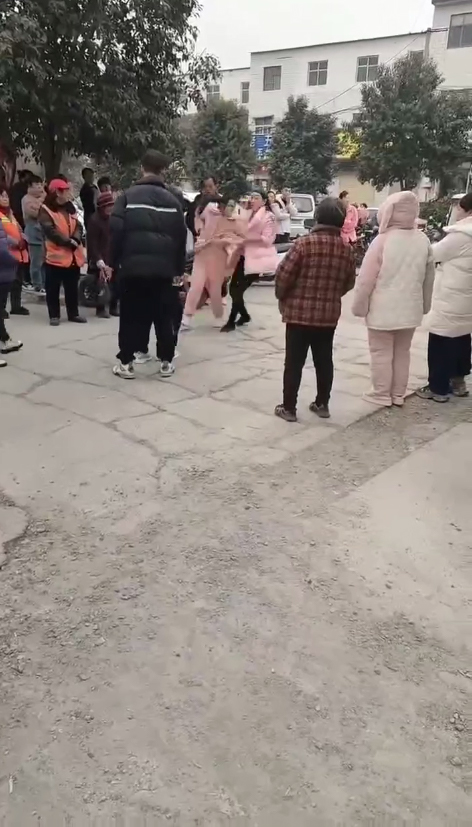 472X827