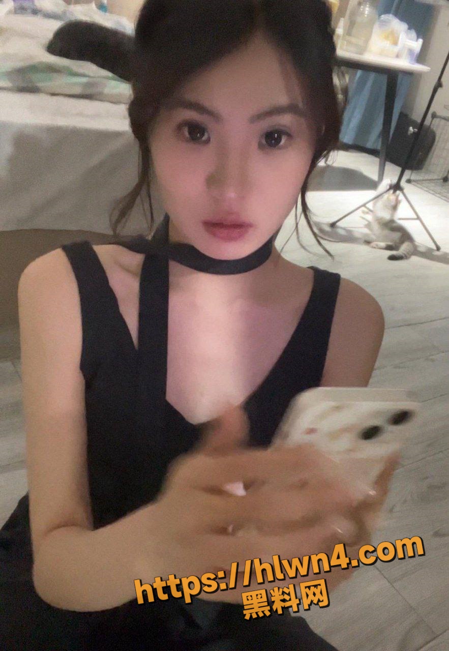 883X1280