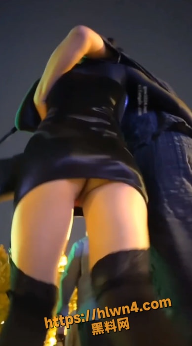 389X700