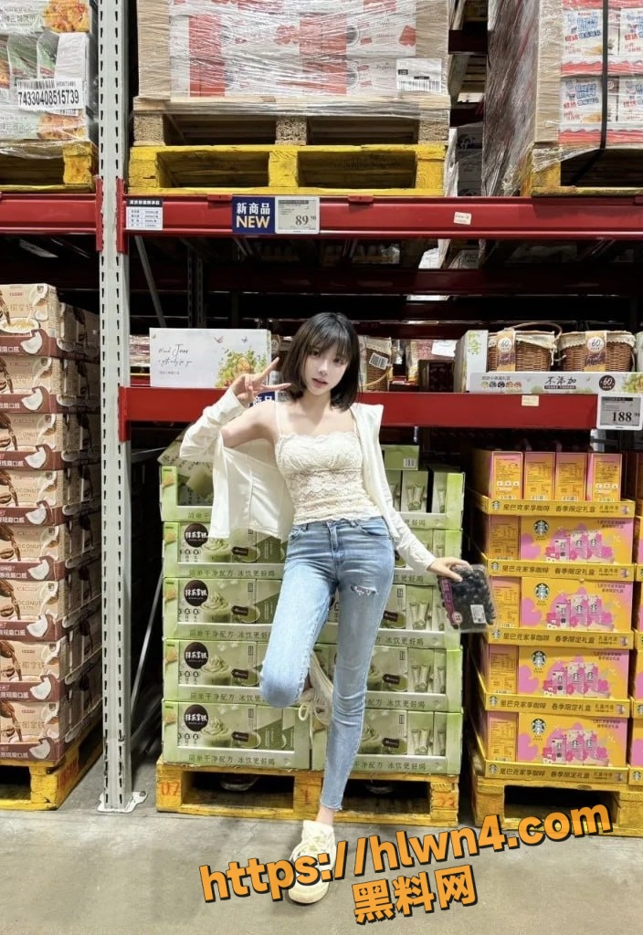 704X1024