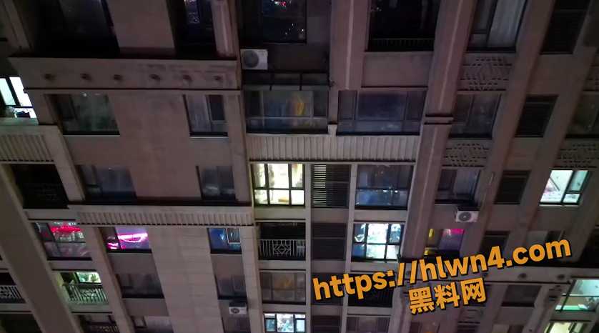 838X466