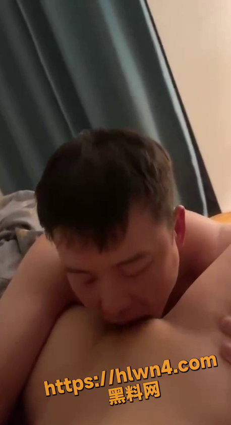 458X842