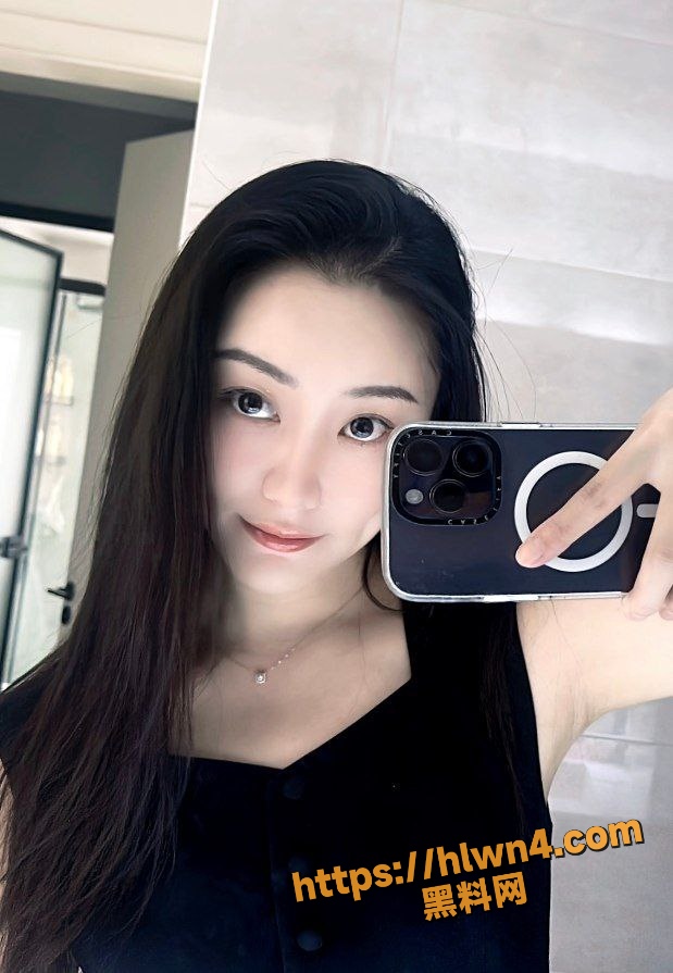 619X895