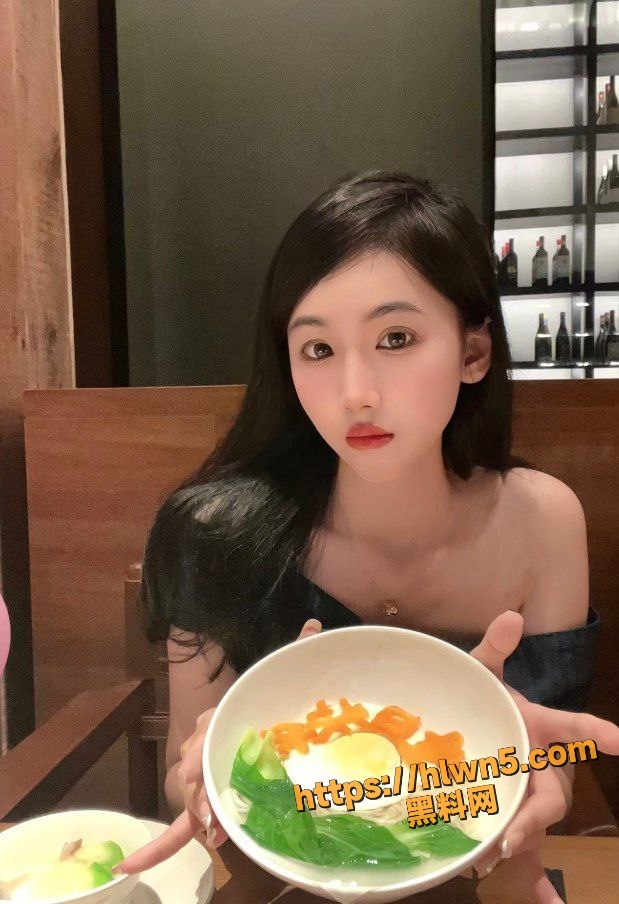 619X904