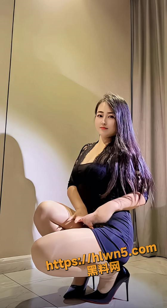 560X1031