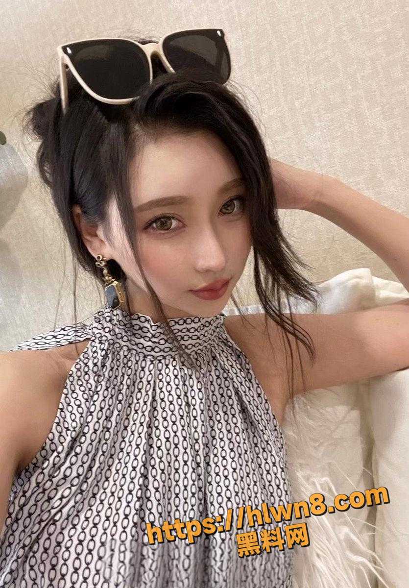 835X1200