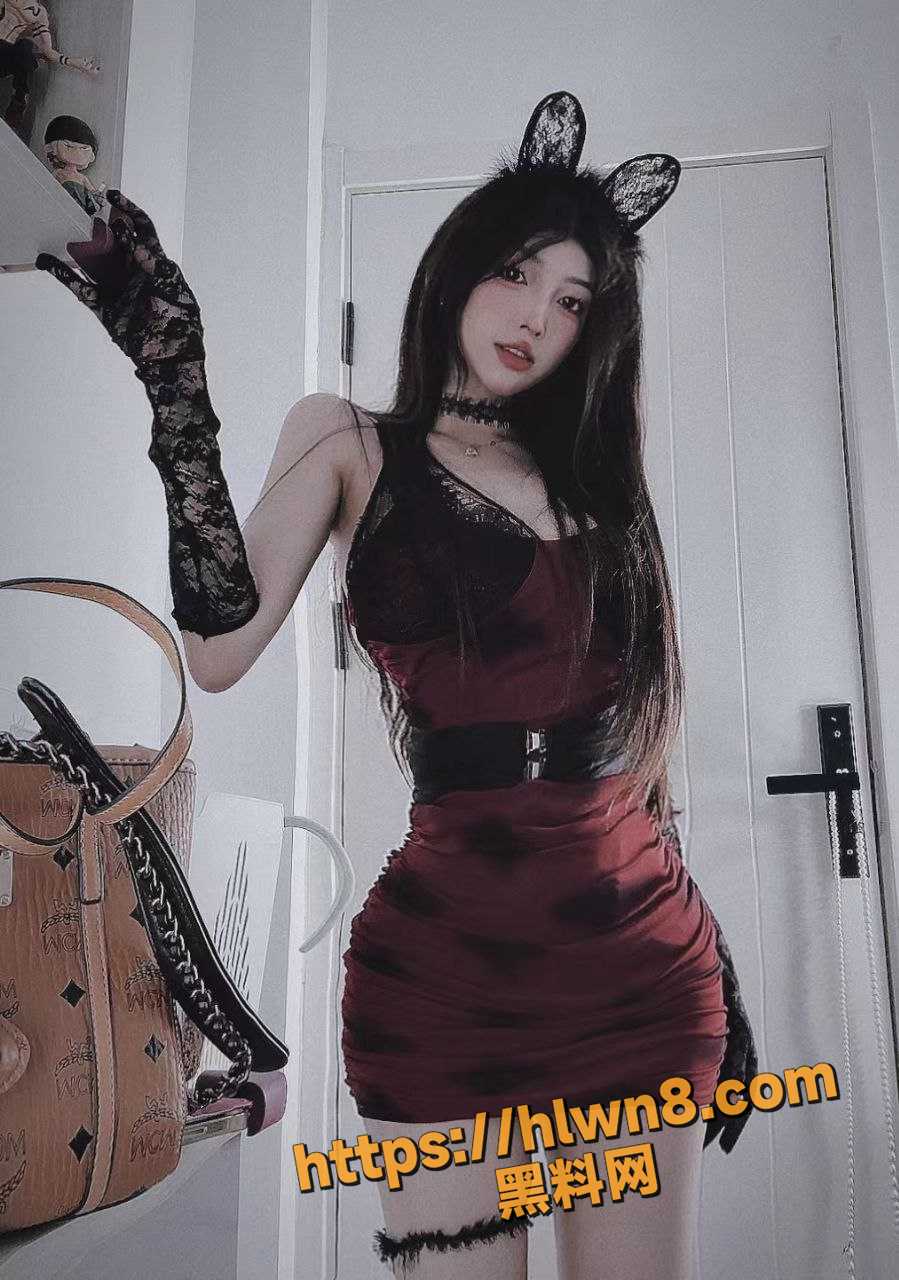 899X1280