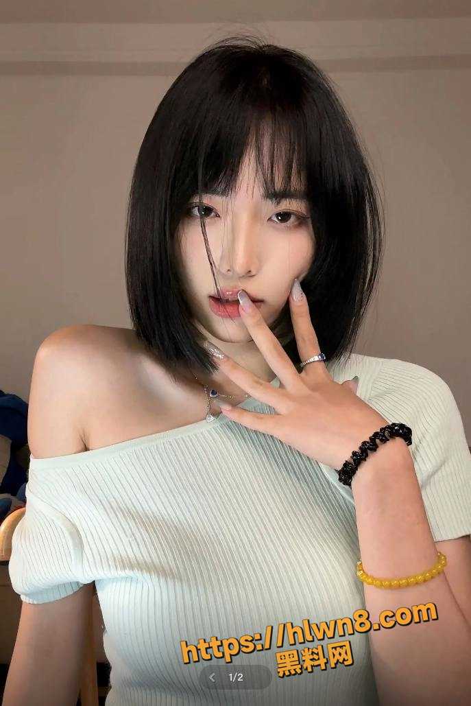 687X1029