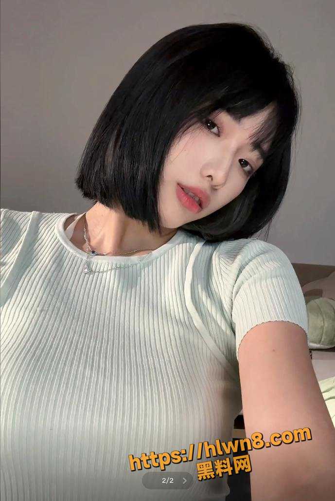 689X1029