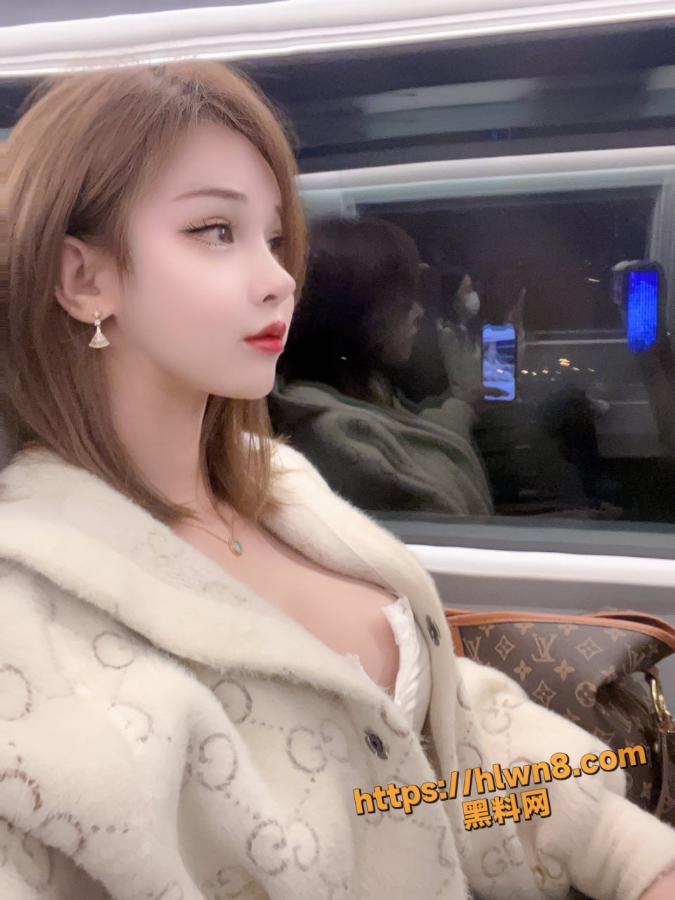 960X1280